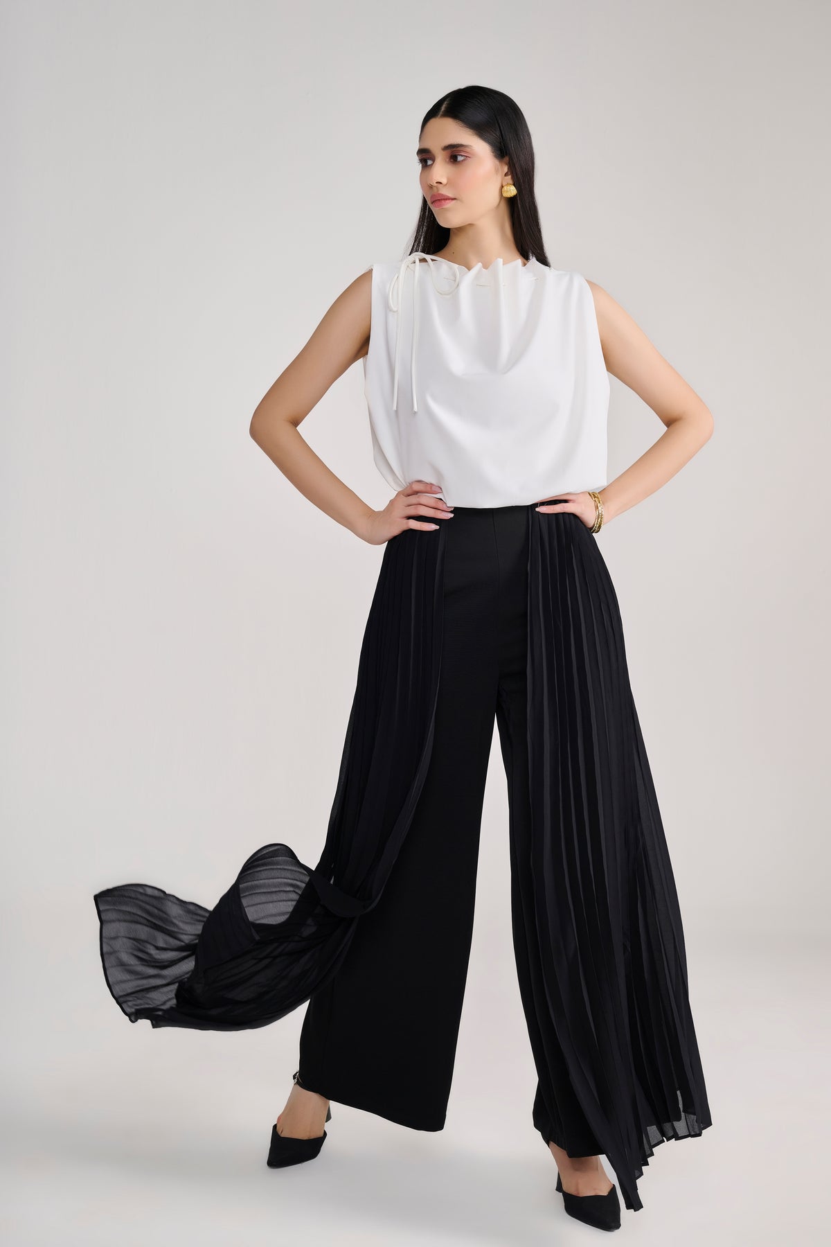 Black pants with side crepe pleated layer